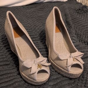 Tory Burch Tan Elegant Gray Wedge Espadrille Shoes Size 7